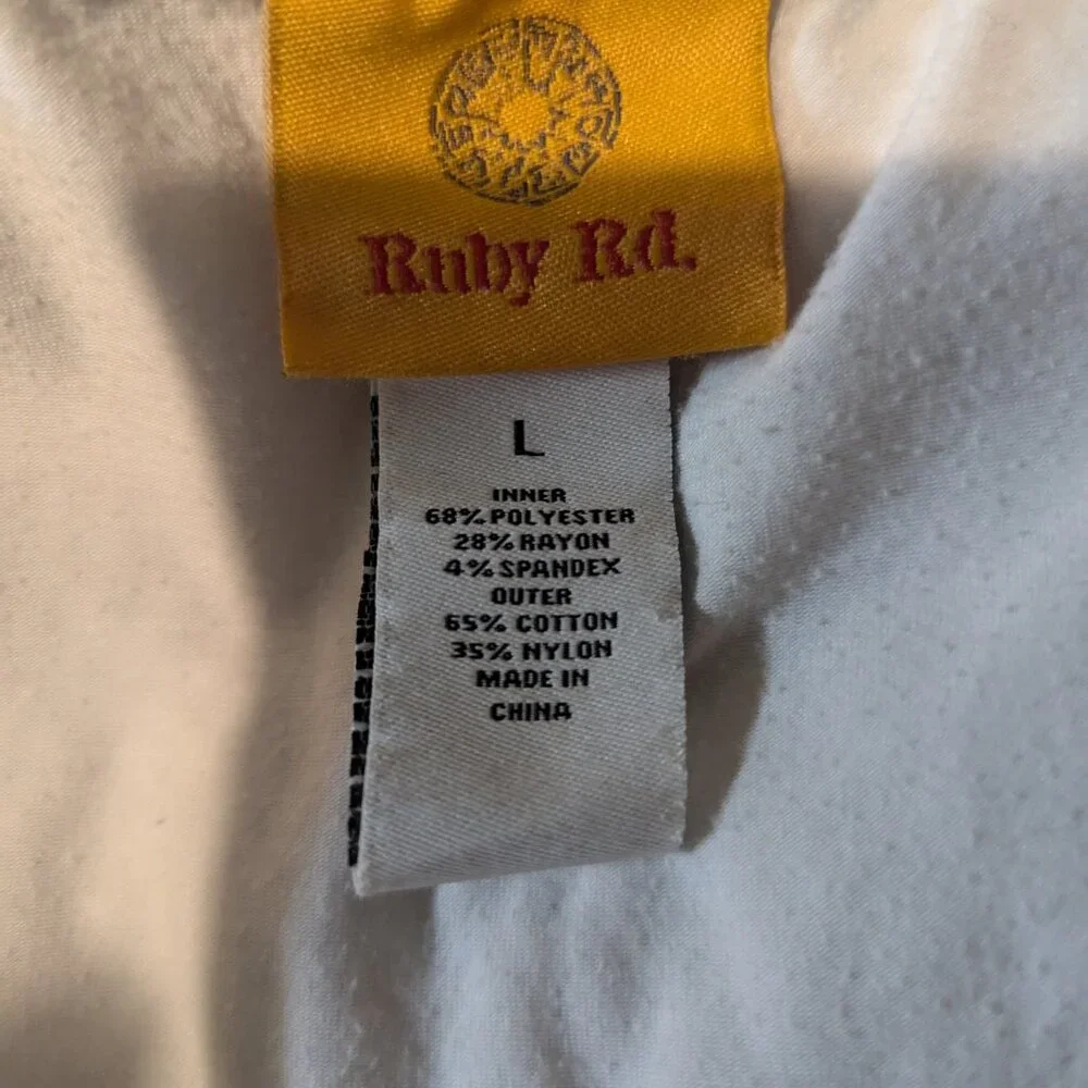 192. Ruby Rd White Spring Top With Lace Overlay - Large - Picture 3 of 3